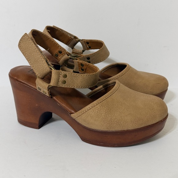 b.o.c. Born Concept Shoes - b.o.c. Tan Faux Leather Platform Clog Women 6M Sandals Wood Wedge Heel